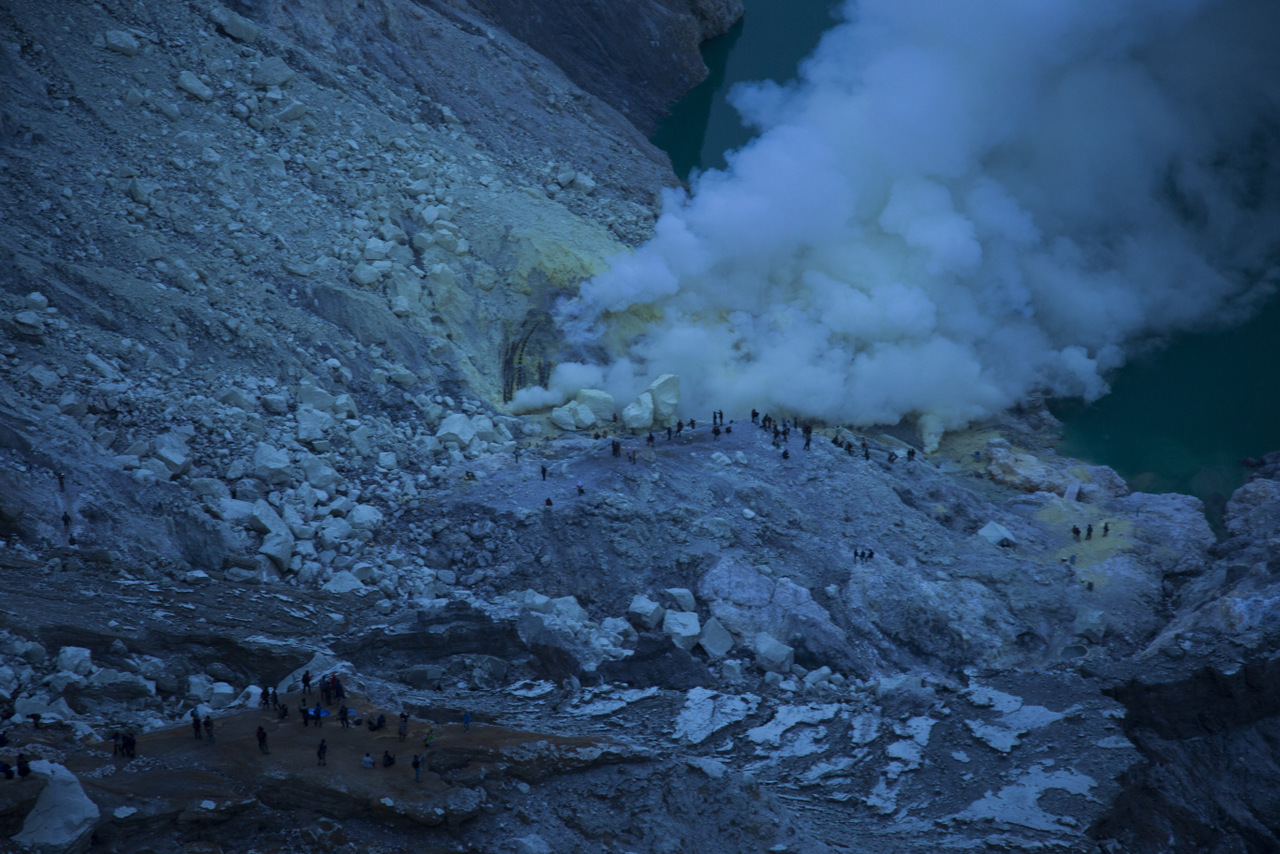 cratère-volcan-ijen (3)