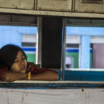 Ressentir l’ambiance du génial train circulaire de Yangon en Birmanie