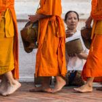 Assister à la cérémonie d’aumône avec les moines de Luang Prabang