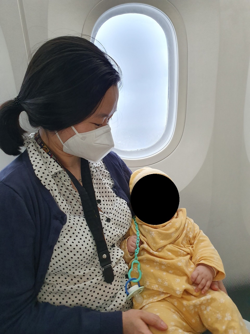 Prendre l'avion avec un bébé, nos conseils avant ses 1 an !